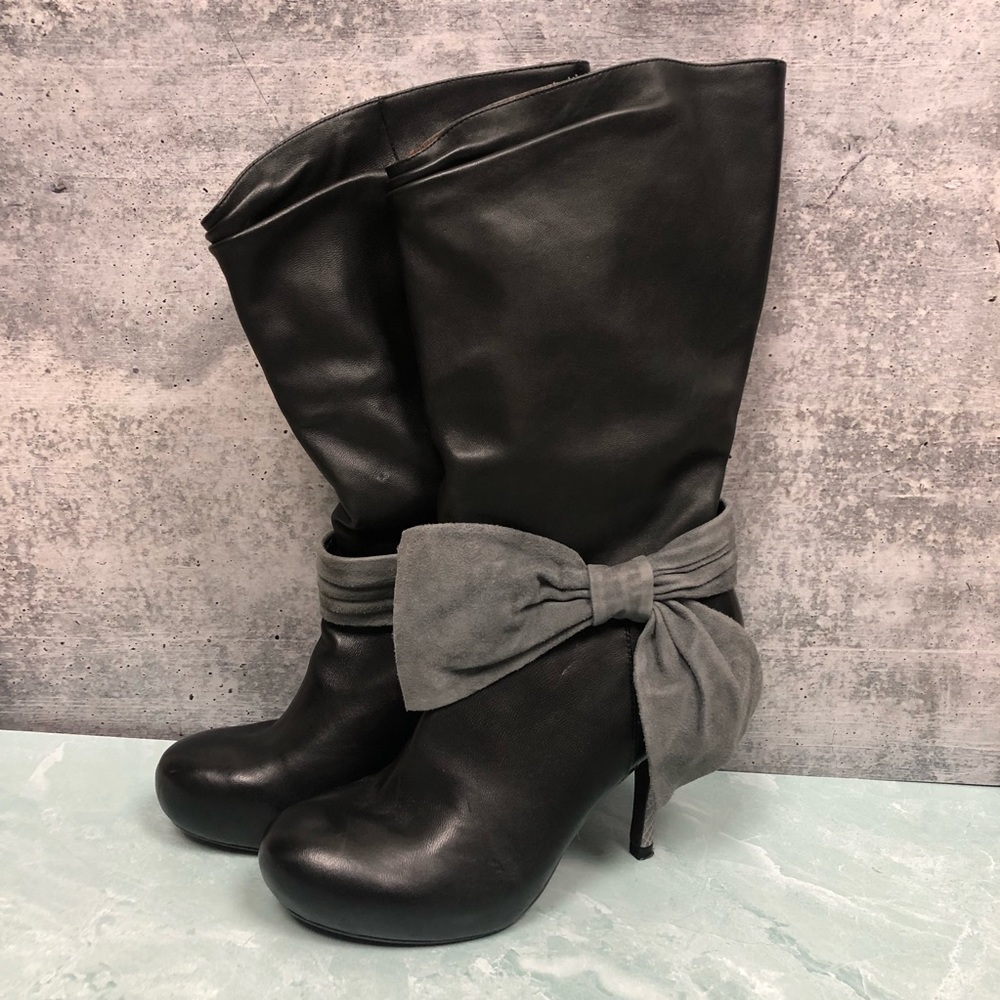Poetic License Femininity black heeled boot w/ bow